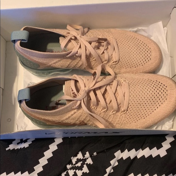 NIKE AIR VAPORMAX FLYKNIT 2 COOKIE CREAM GRAY SHOES